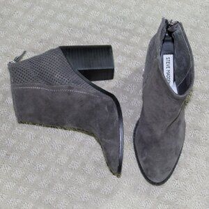 Women's Size 7.5M Steve Madden Replay Heel Ankle Boots Grey Suede Block Leather